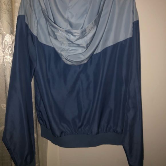 Windbreaker - Picture 6 of 6